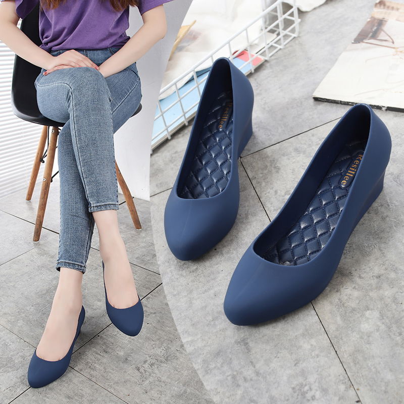 Women'S Shoes Navy Blue - รองเท้าส้นเตารีดแบบสวมสำหรับผู้หญิง สีกรมท่า ยี่ห้อ Resillee ทำจาก PVC